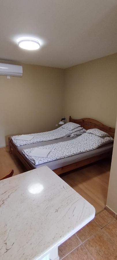 Rozsakert Apartmanhaz ไฮจ์ดุสโซบอสโล ภายนอก รูปภาพ