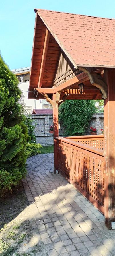 Rozsakert Apartmanhaz ไฮจ์ดุสโซบอสโล ภายนอก รูปภาพ
