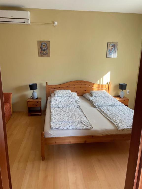 Rozsakert Apartmanhaz ไฮจ์ดุสโซบอสโล ภายนอก รูปภาพ
