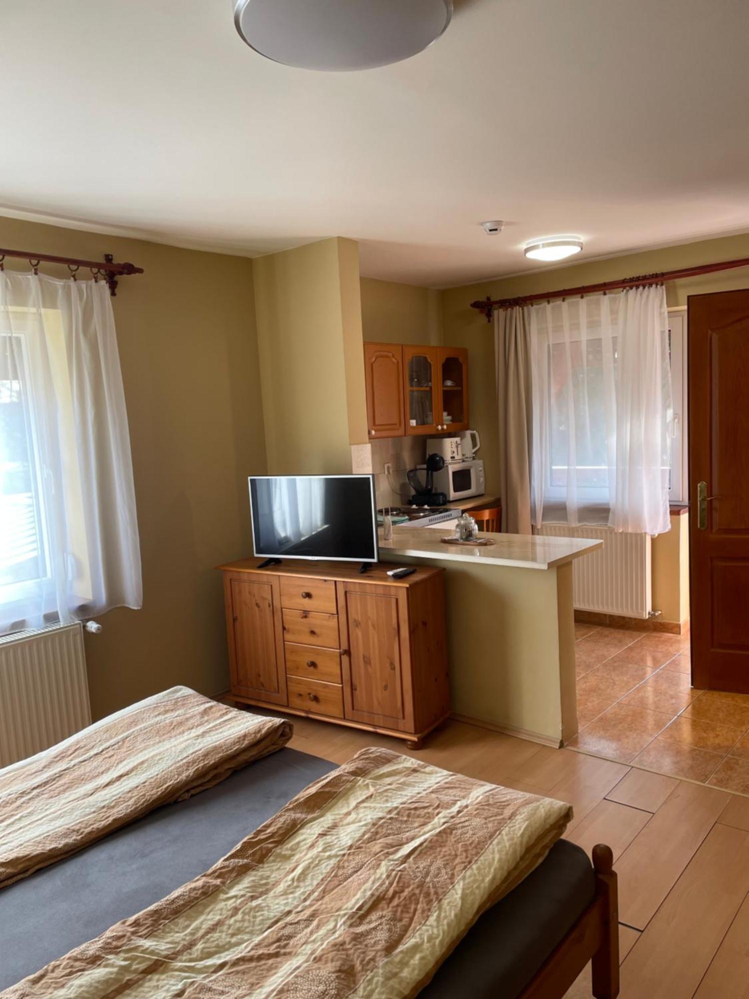 Rozsakert Apartmanhaz ไฮจ์ดุสโซบอสโล ภายนอก รูปภาพ