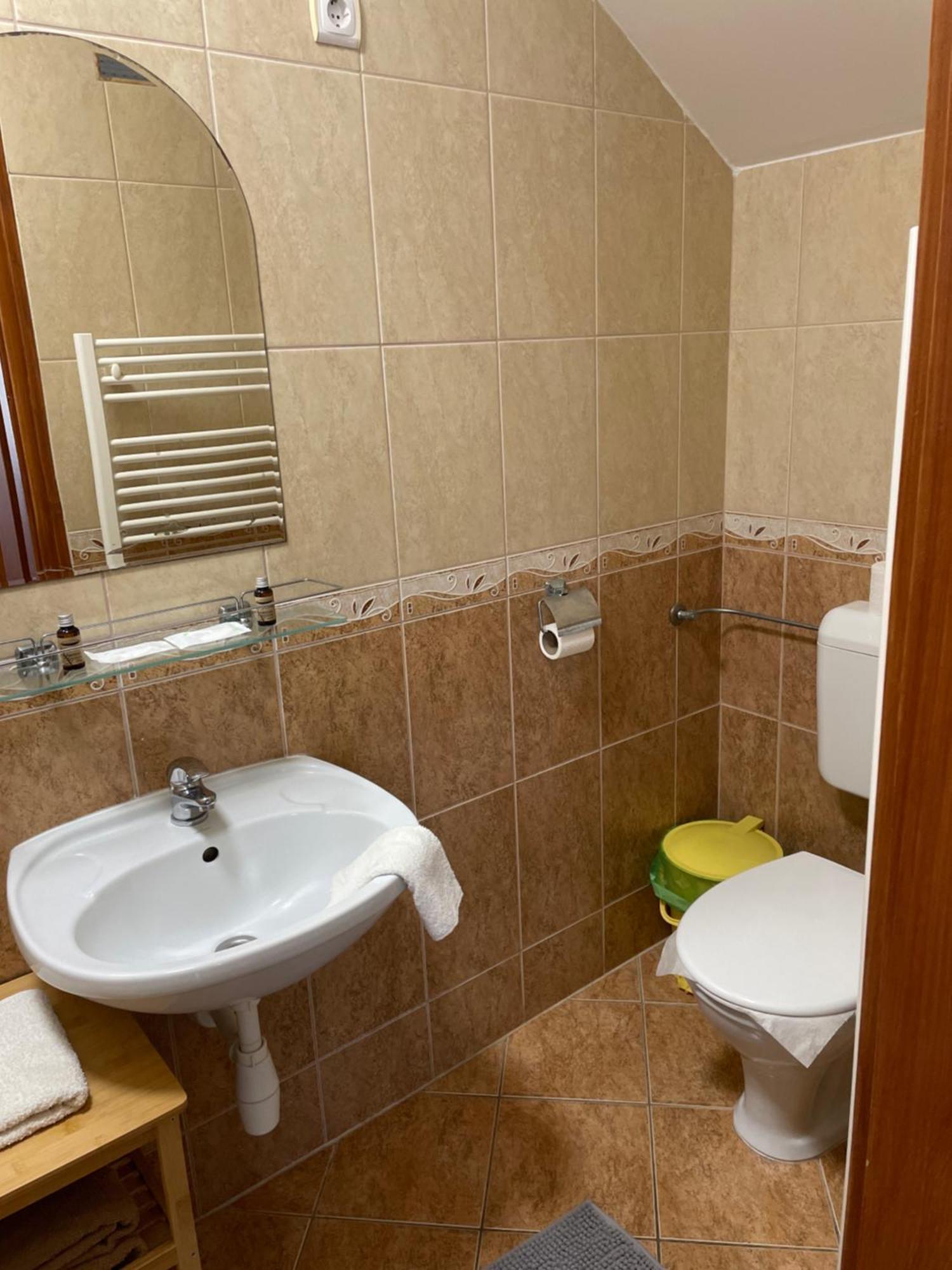 Rozsakert Apartmanhaz ไฮจ์ดุสโซบอสโล ภายนอก รูปภาพ