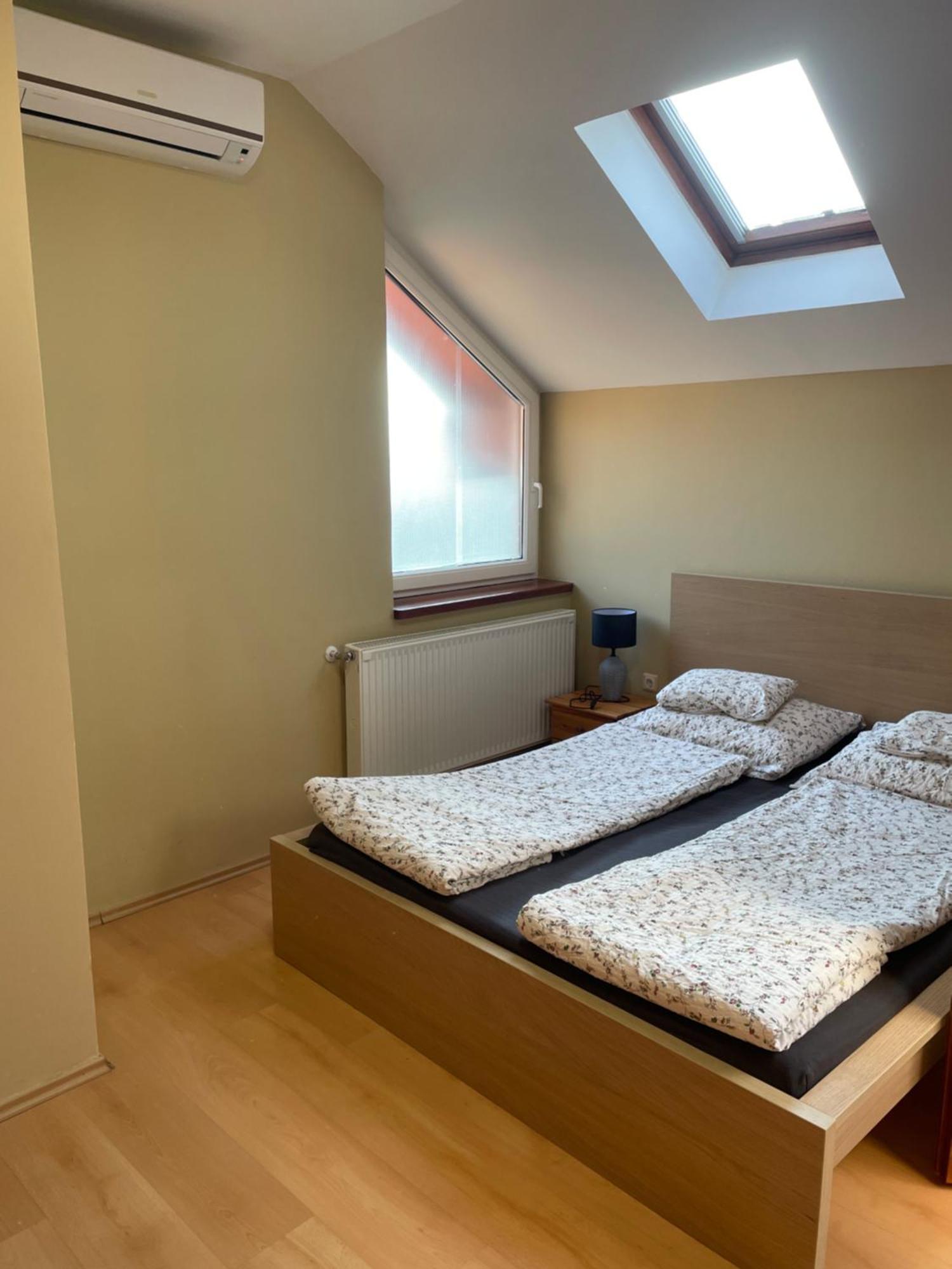 Rozsakert Apartmanhaz ไฮจ์ดุสโซบอสโล ภายนอก รูปภาพ