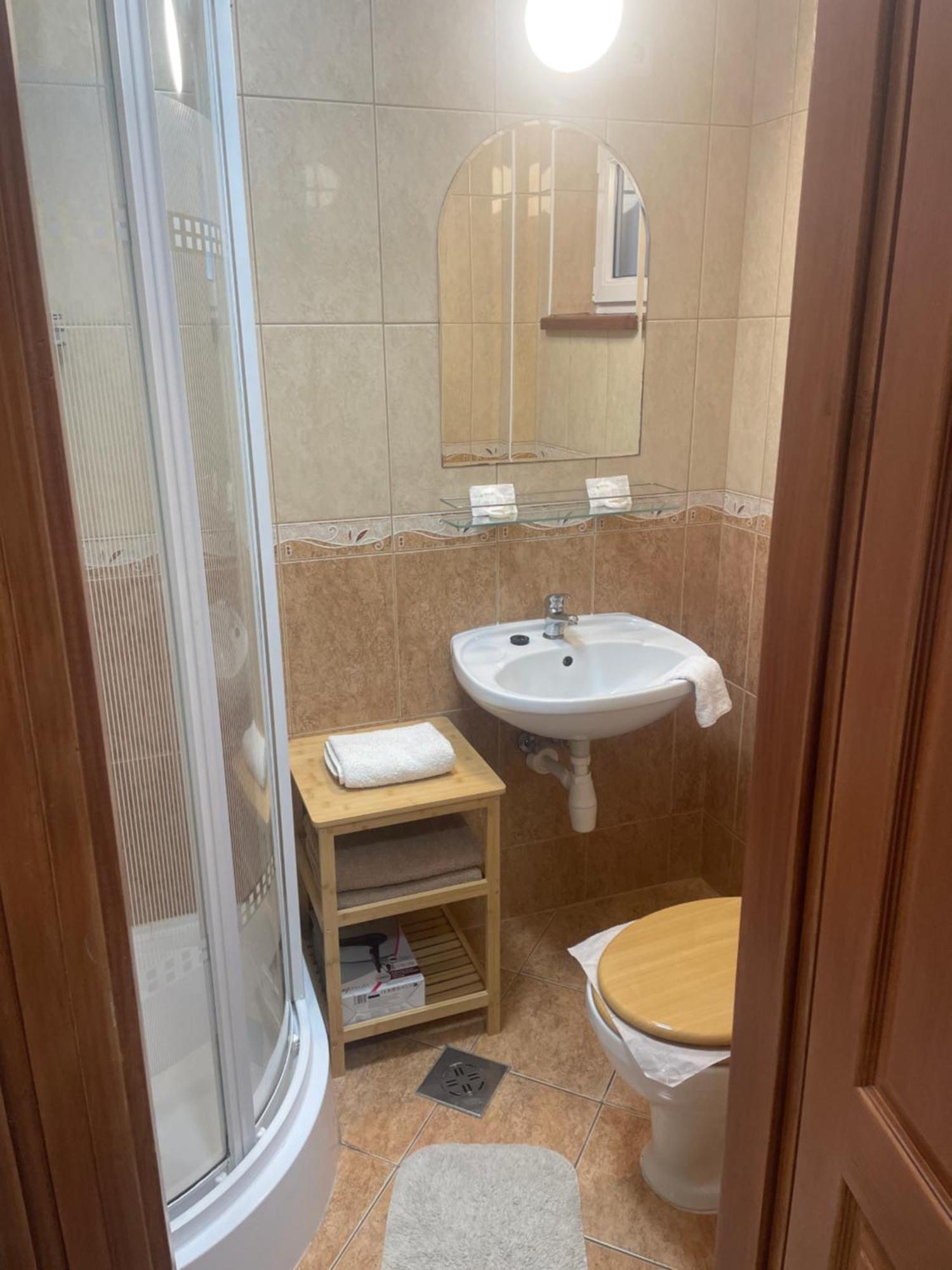 Rozsakert Apartmanhaz ไฮจ์ดุสโซบอสโล ภายนอก รูปภาพ