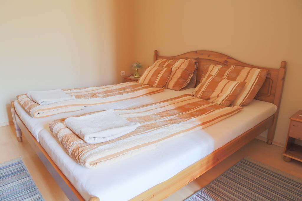 Rozsakert Apartmanhaz ไฮจ์ดุสโซบอสโล ภายนอก รูปภาพ